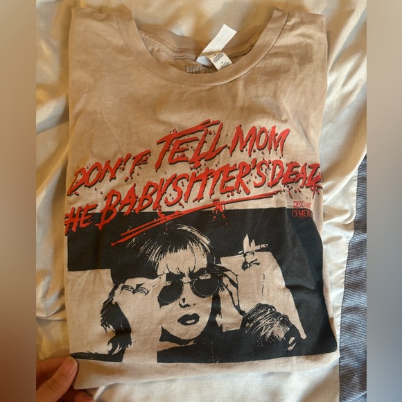 Don’t Tell Mom the Babysitter’s Dead Graphic T-Shirt ✨make me an offer✨ - Picture 2 of 3